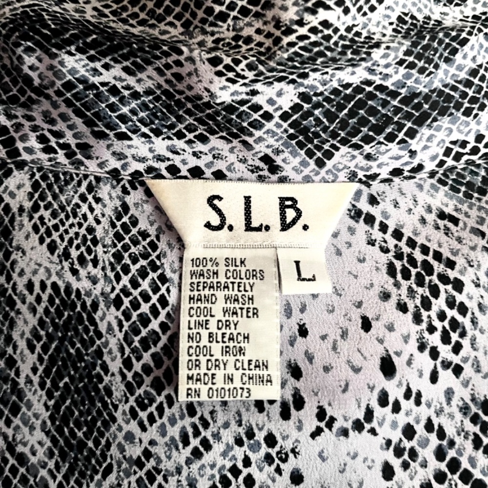 S.L.B 100% Silk Blouse, Breezy Light Lavender and Black Animal Print  Size Large - Picture 6 of 9